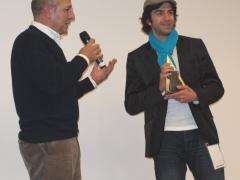 Roberto Sbaratto premia Samir El Borno per la colonna sonora del cortometraggio "Stiller See" di Lena Liberta.