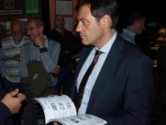 Il sindaco di Novara Andrea Ballarè nell'atrio del VIP